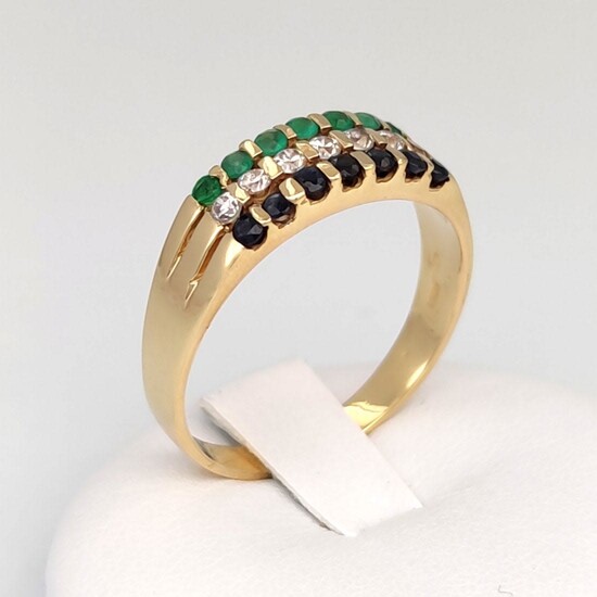 18k 750kt yellow gold ring with sapphire and emerald