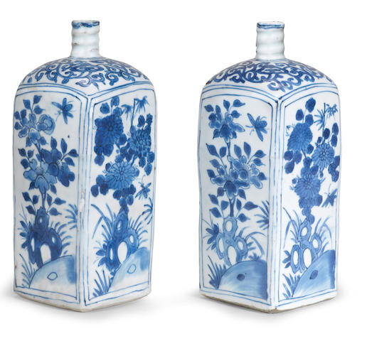 A pair of blue and white square bottle vases