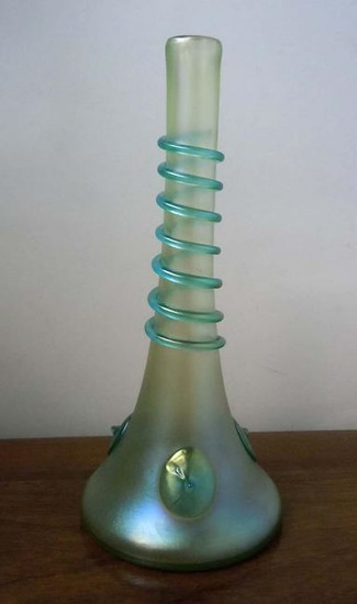 LOETZ AUSTRIA THREADED ORPHEUS ART GLASS VASE CA.1903