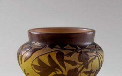 Emile GALLE (1846 1904). Vase en verre multicouche…