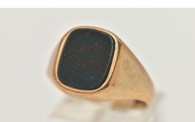 A 9CT GOLD GENTS BLOODSTONE SIGNET RING, polished rounded re...