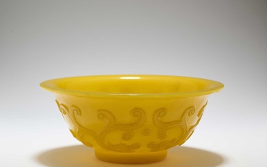 A CHINESE EGG-YOLK YELLOW GLASS 'DRAGON' BOWL, QING DYNASTY, 19TH CENTURY