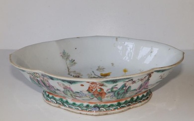 A Chinese porcelain quatrefoil bowl, painted in polychrome with...