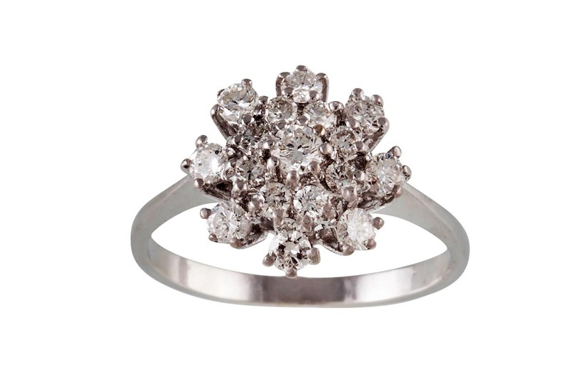 A DIAMOND CLUSTER RING, of approx. 0.75ct in total, mounted ...
