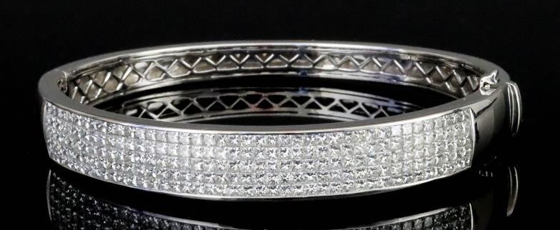 A Diamond Stiff Bracelet, Modern, in 18ct white gold...