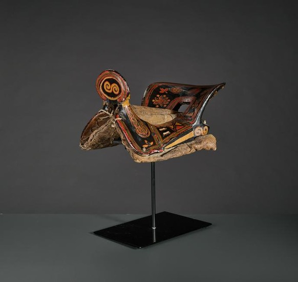 A LACQUERED WOOD SADDLE, QING DYNASTY