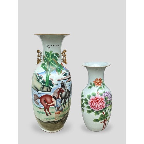 A LARGE ANTIQUE CHINESE EXPORT PORCELAIN VASE Decorated wit...