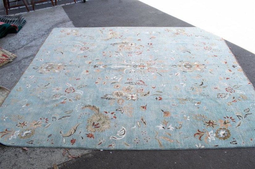 A LARGE PURE WOOL RUG IN TRADITIONAL FLORAL DESIGN IN A LIGHT BLUE FIELD