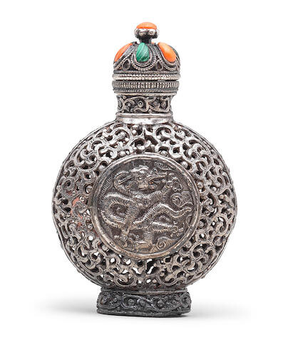 A MONGOLIAN-STYLE WHITE METAL RETICULATED SNUFF BOTTLE