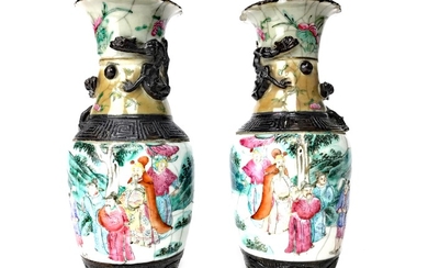 A PAIR EARLY 20TH CENTURY CHINESE CRACKLE