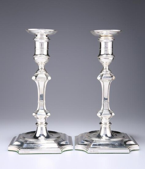 A PAIR OF EDWARDIAN SILVER CANDLESTICKS, by Hawksworth