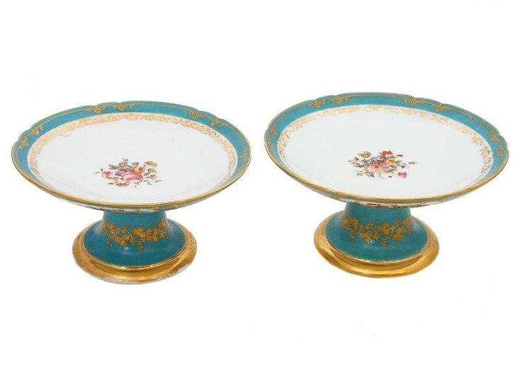 A PAIR OF FRENCH PORCELAIN FRUIT BOWLS VASES, 19TH C.