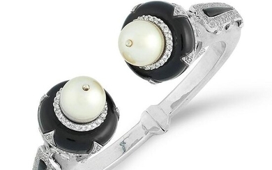A PEARL, ONYX AND DIAMOND BANGLE in white gold, terminated with pearls, set with round cut diamonds