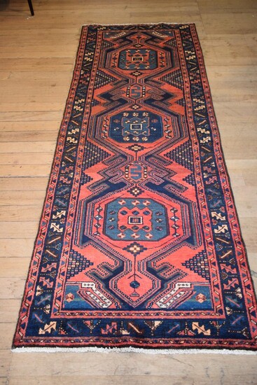 A SUPERB PERSIAN TARROM HALL RUNNER, 100% WOOL. SOLID & HARD-WEARING. EX-GALLERY STOCK. IN EXCELLENT CONDITION. HAND-KNOTTED VILLAGE...