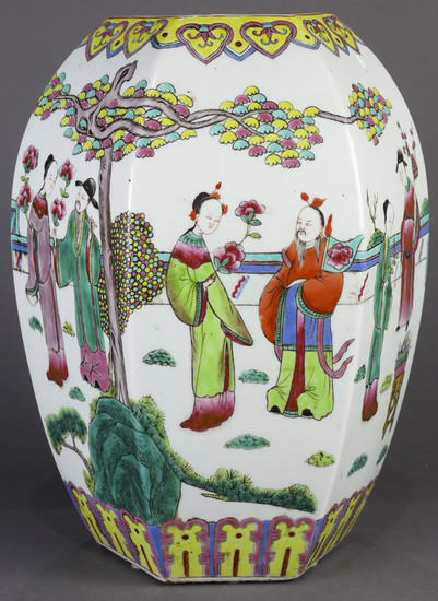 A chinese Hexagonal Famille Rose Porcelain Vase