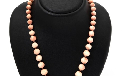 SOLD. A graduated coral necklace set with numerous beads of coral. Pearl diam. app. 6-20 mm. L. app. 76 cm. – Bruun Rasmussen Auctioneers of Fine Art