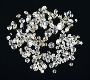A group of loose diamonds round brilliant-cut stones, vario...