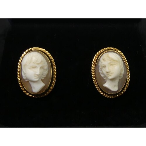 A pair of 9 carat gold shell cameo earrings, 4.8 grams. 16 x...