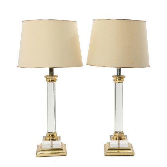 A pair of plexi glass and metal table lamps. Shades enclosed. 1970s. H. including shades 78 cm. (2)