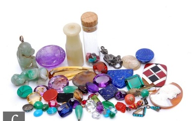 A small parcel lot of loose stones to include garnet, emeral...