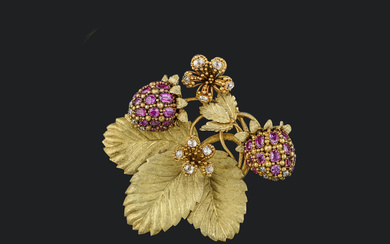 A very fine gold, ruby and diamond brooch, 1830s, naturalistically designed as a spray of wild