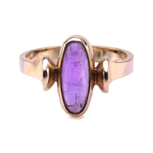 An amethyst ring in 9ct gold, comprises an elongated oval am...