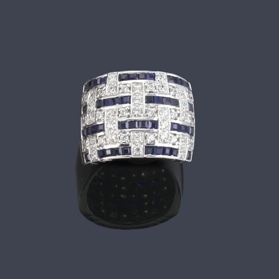 Brilliant calibrated sapphire front ring in 18K white
