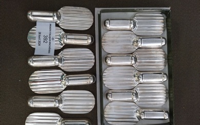 CHRISTOFLE : 12 porte-couteaux en métal argenté, modèle raquette