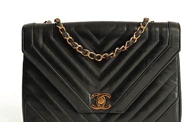 Chanel vintage V-point black leather shoulder bag