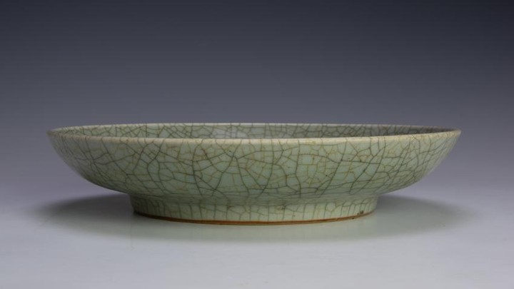Chinese Ge Glaze Plate, 18th Century