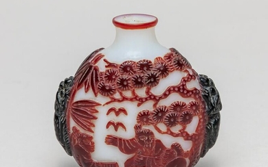 Chinese Overlay Glass Snuff bottle