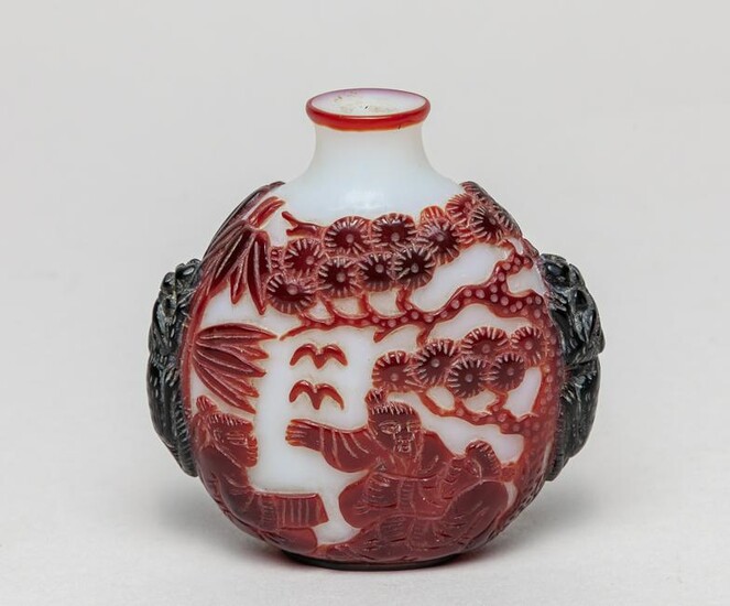 Chinese Overlay Glass Snuff bottle