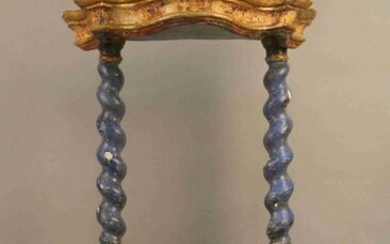 DAIS in polychrome wood carved with two salomonic columns on a moulded base, painted in imitation of marble. Italy, 18th century. (Accidents) Height : 65 cm