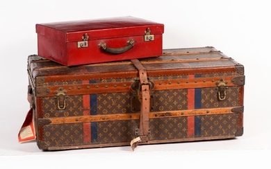 Deux bagages ayant appartenu à Madame Marie Gagarine : VUITTON une malle de voyage, l'âme...