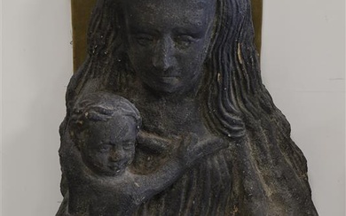 (-), Een zandstenen sculptuur van Maria met kind,...