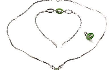 Ensemble : collier, bracelet et bague Or blanc 14kt Jade vert Longueur du collier 42...