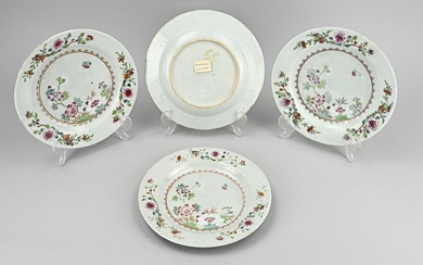Ensemble de quatre assiettes à rosace en porcelaine de Chine du XVIIIe siècle à décor...