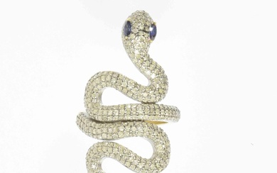 Etonnante bague en argent et vermeil stylisant un serpent pavé de diamants
