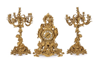 Grande garnison Napoléon III de style Louis XV en bronze doré au mercure. Décoration abondante...