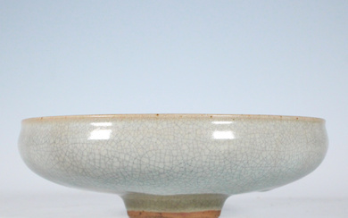 Hohlt Katzbach workshop. Flat ceramic bowl with craquelé.