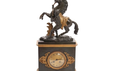 Horloge de cheminee Chevaux de Marley, decoree d une figure en bronze et doree d...