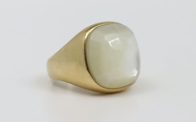 ITALIAN 18K MOTHER OF PEARL RING