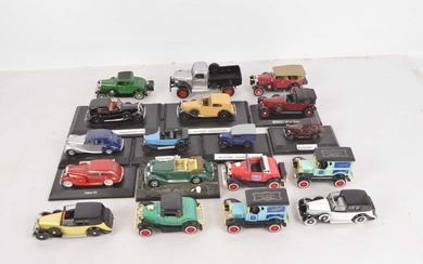 Modern Diecast and Plastic Vintage Commercial and Private Vehicles (40)