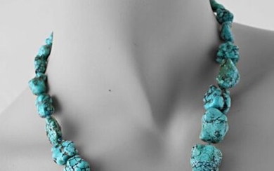 Necklace of falling matrix turquoise, yellow gold clasp 750 thousandths.