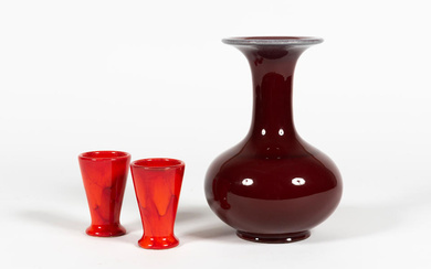 POL CHAMBOST (1906-1983) Paire de gobelets en céramique émaillées rouge