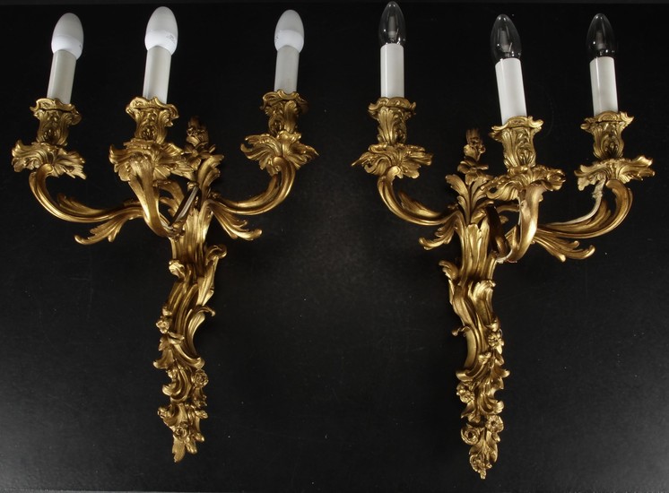 A pair of large French gilded bronze lamps in rococo style, 19th century (2)