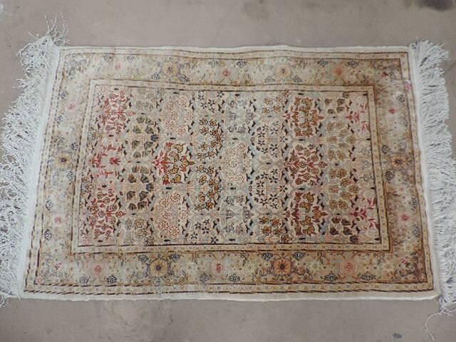 Persian Silk Pale Coloured Design Carpet 40" x 26"...