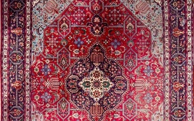 Persian woollen carpet with geometric decoration on maroon field and navy blue border. Complementary colours: orange, yellow and green. Size: 398x305 cm Output: 400uros. (66.554 Ptas.)