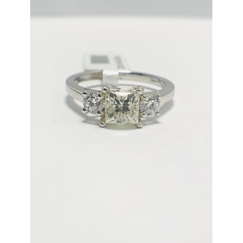 Platinum diamond three stone ring 1.50ct,centre diamond 1ct ...