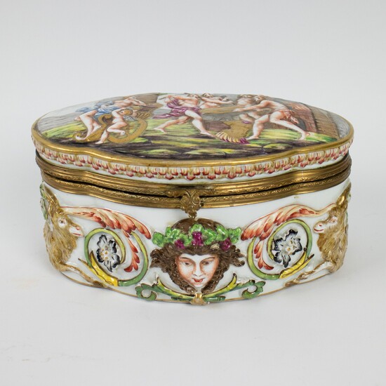 Porcelain jewelery box Capo di Monti